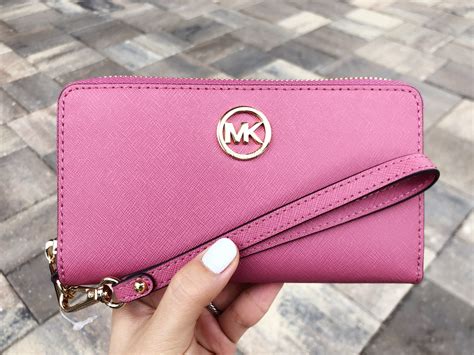 michael kors jet set phone wristlet